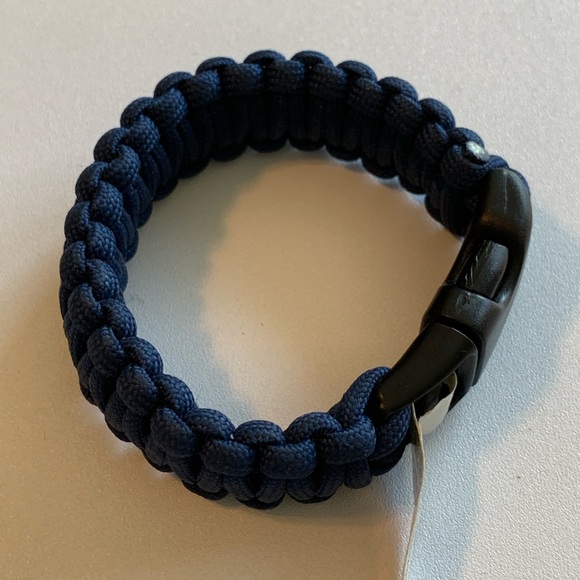 Paracord bracelet, about 7 inches, size medium - Picture 4 of 5